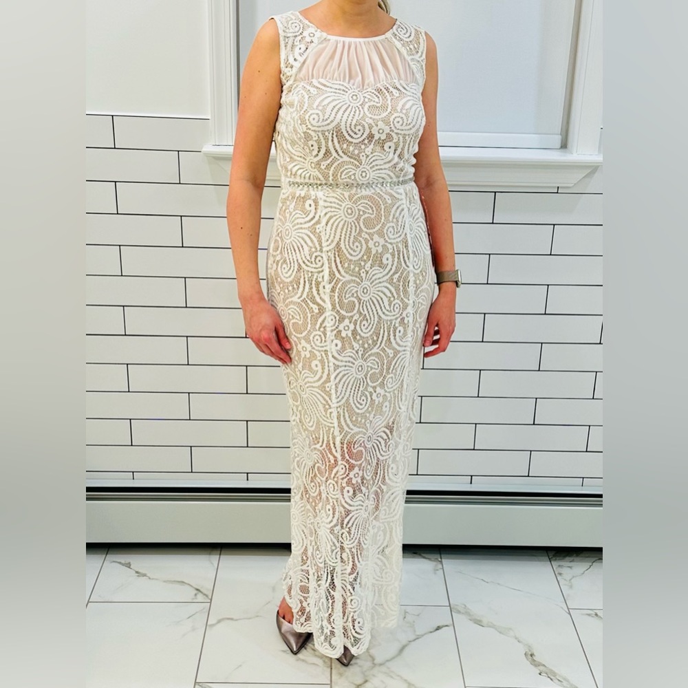 ENFOCUS Studio Lace White Dress with Beige Lining Size 6